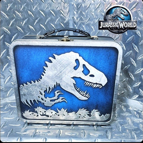 2FOR$40 Jurassic world lunch tin - Picture 1 of 3